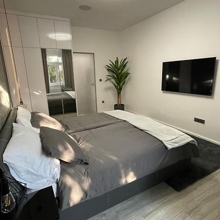 Apartman Tinea Zagabria Esterno foto