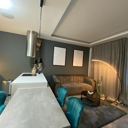 Apartman Tinea Zagabria Esterno foto