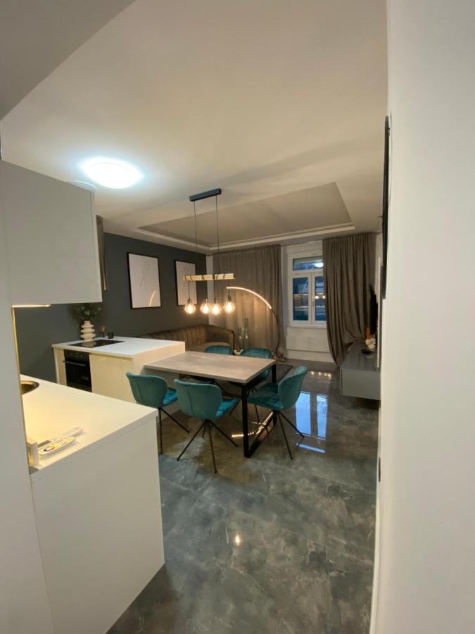 Apartman Tinea Zagabria Esterno foto