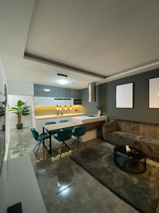 Apartman Tinea Zagabria Esterno foto